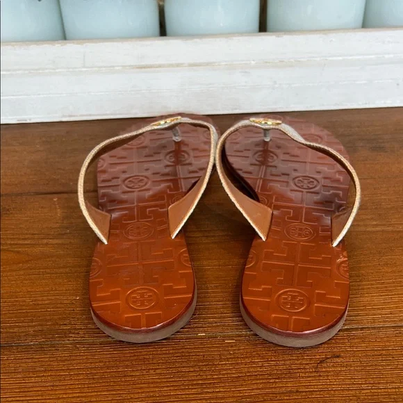 Tory Burch Thora Reverse Metallic Rosa Leather Thong - Picture 4 of 8